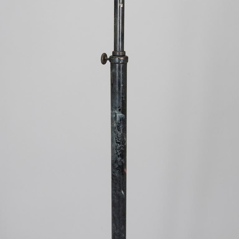 Paavo Tynell, golvlampa / ateljélampa, beställningsarbete, Taito 1933.