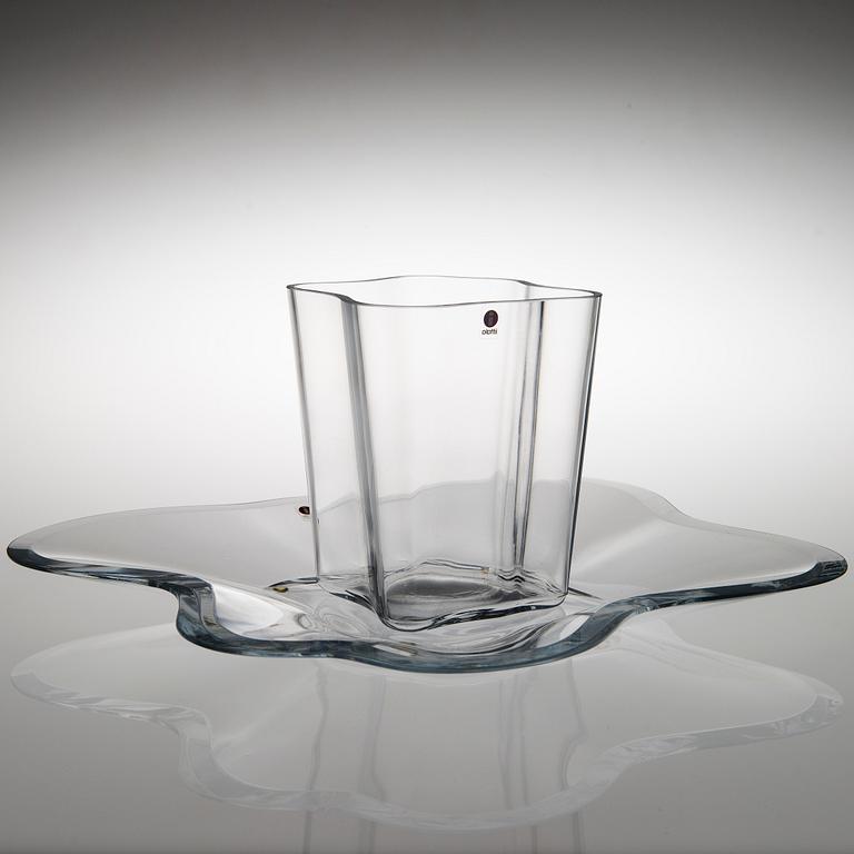 ALVAR AALTO, TAIDELASIA, 2 osaa, "Kukka", signeerattu Alvar Aalto, Iittala 2001.