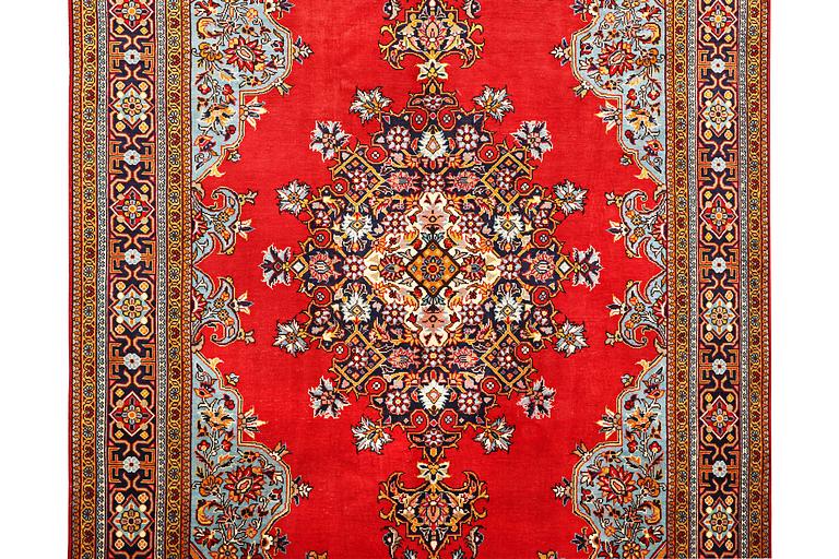 A Tabriz carpet, c. 333 x 214 cm.