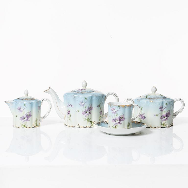 Tea service, 14 pieces, porcelain, Kuznetsov, Russia, circa 1900.