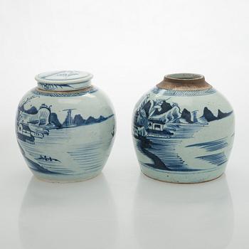 Bojaner, 2 stycken, porslin, Kina, 1800-tal.