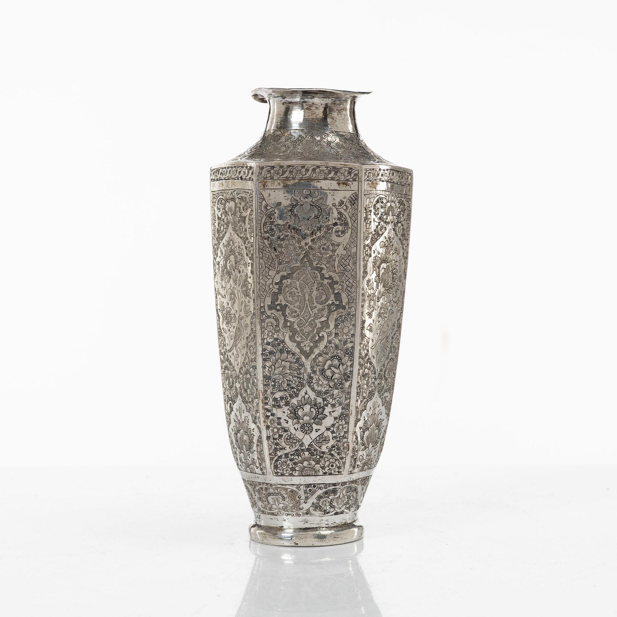 Vas, silver, Persien (Iran), Qajardynastin.