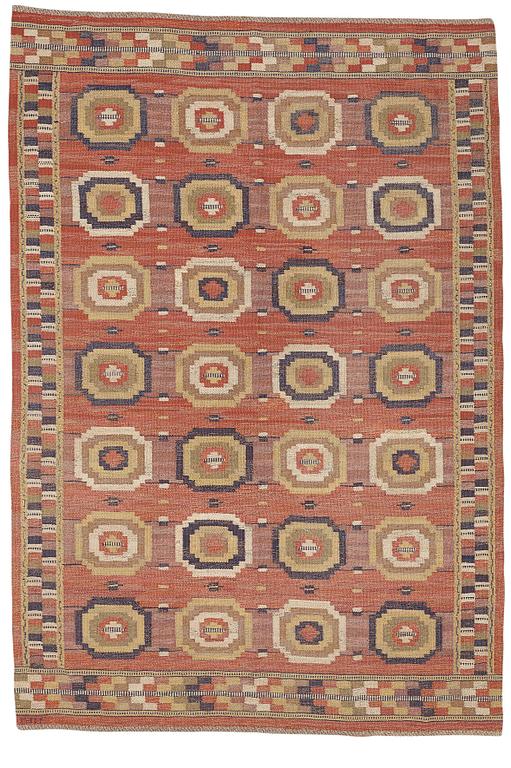 Märta Måås-Fjetterström, A carpet, "Röda Åttan", flat weave, ca 298,5-301 x 202-205,5 cm, signed MMF.