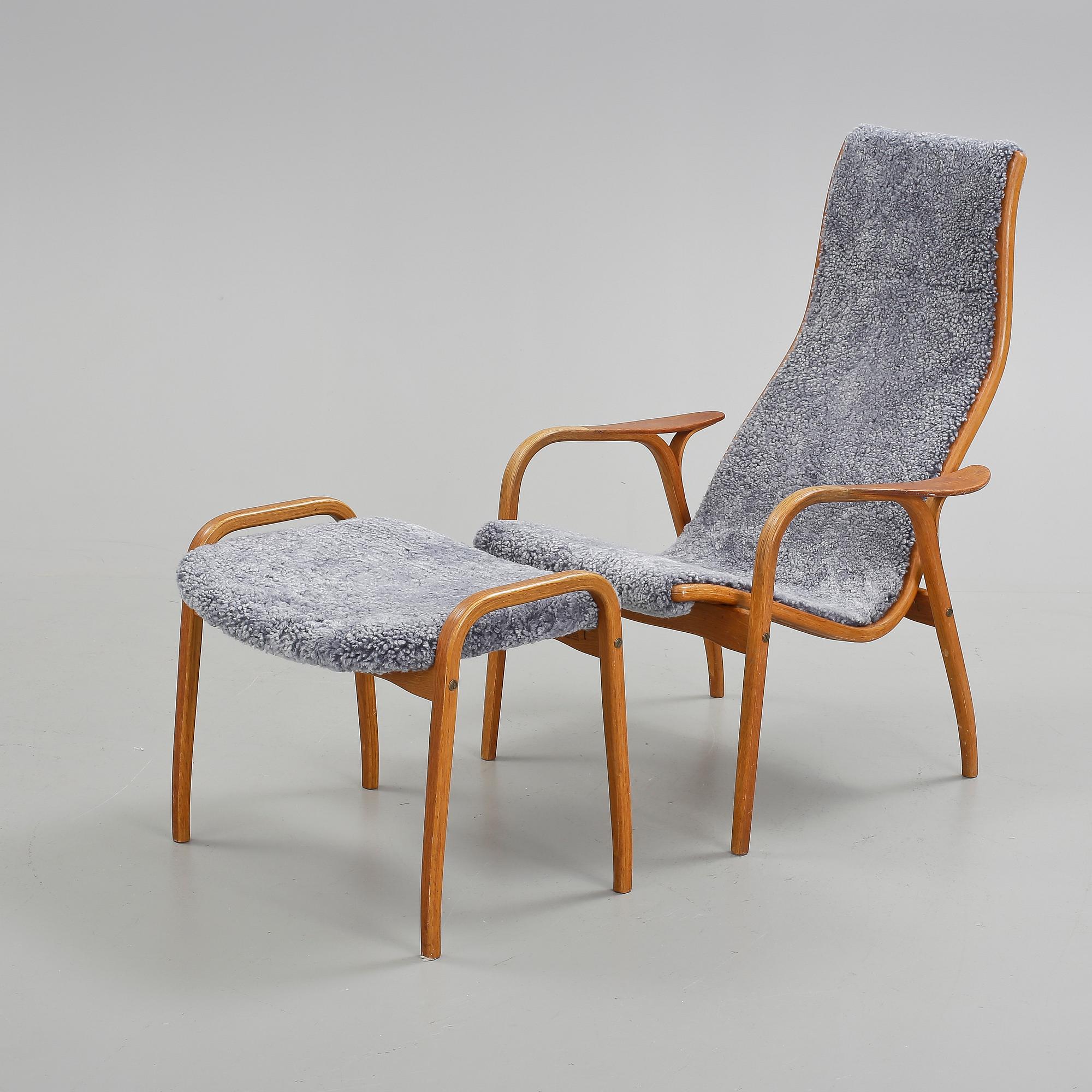 FÅTÖLJ MED FOTPALL. "Lamino", Yngve Ekström.