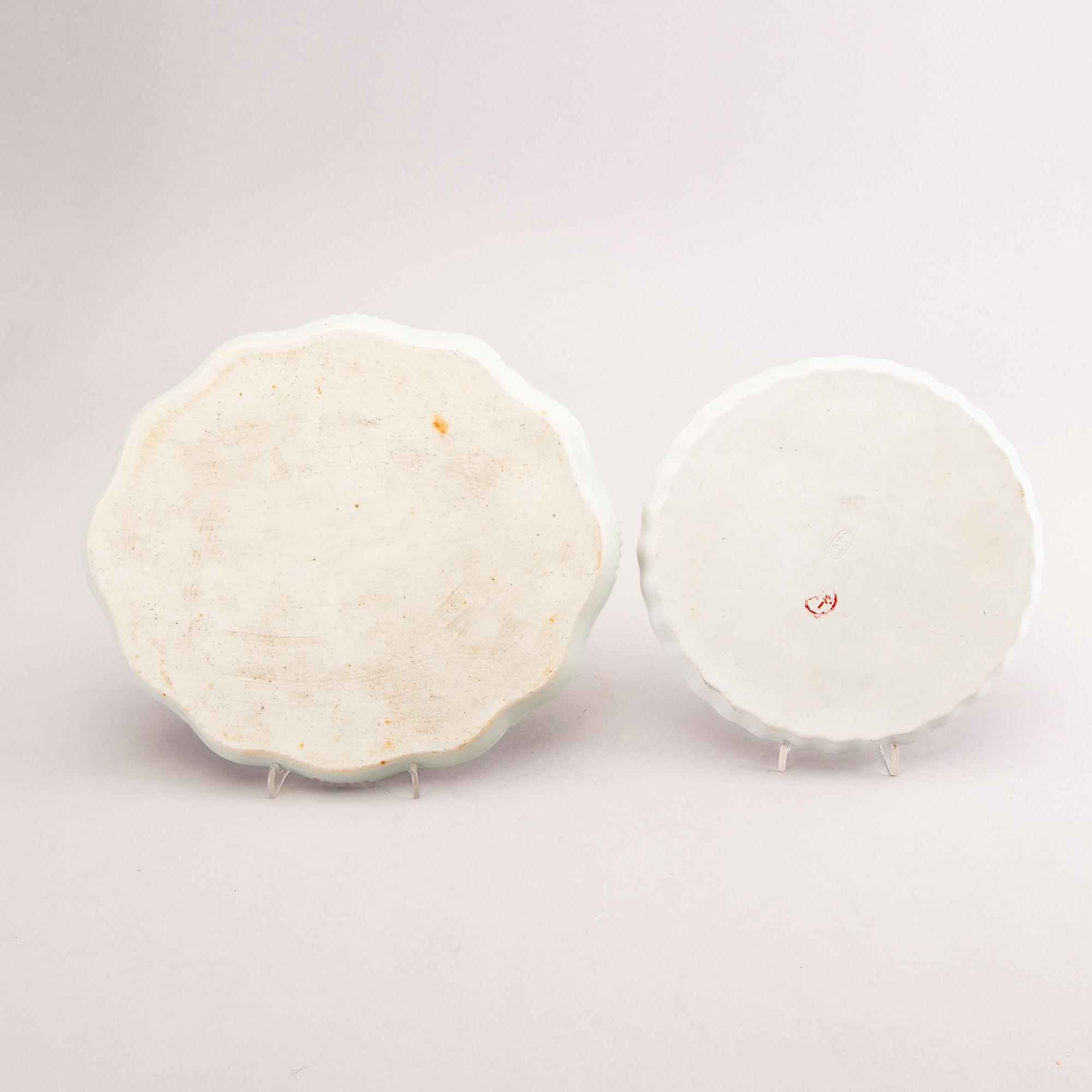 A set of two Japanese porcelain trays and a bowl 20th century.