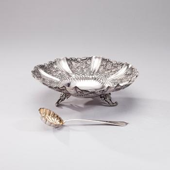 SKÅL OCH STRÖSKED, bl a sterling silver, 1900-talets första hälft. Tot. vikt 352,5 g.