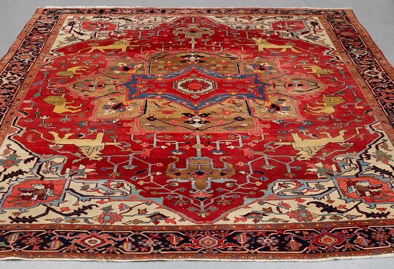 A carpet, semi- antique/old Heriz/Gorovan, ca 352 x 277 cm.