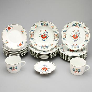 MATSERVIS, 69 delar, porslin, Limoges, Frankrike.