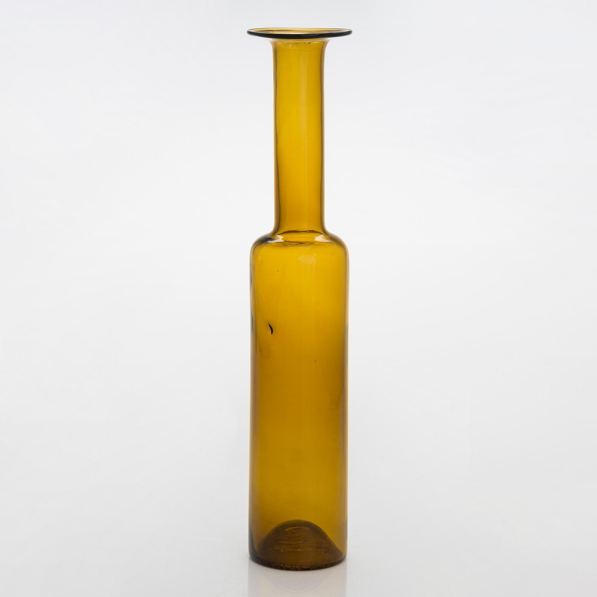 Nanny Still, a glass bottle signed Riihimäen Lasi O.Y Nanny Still.