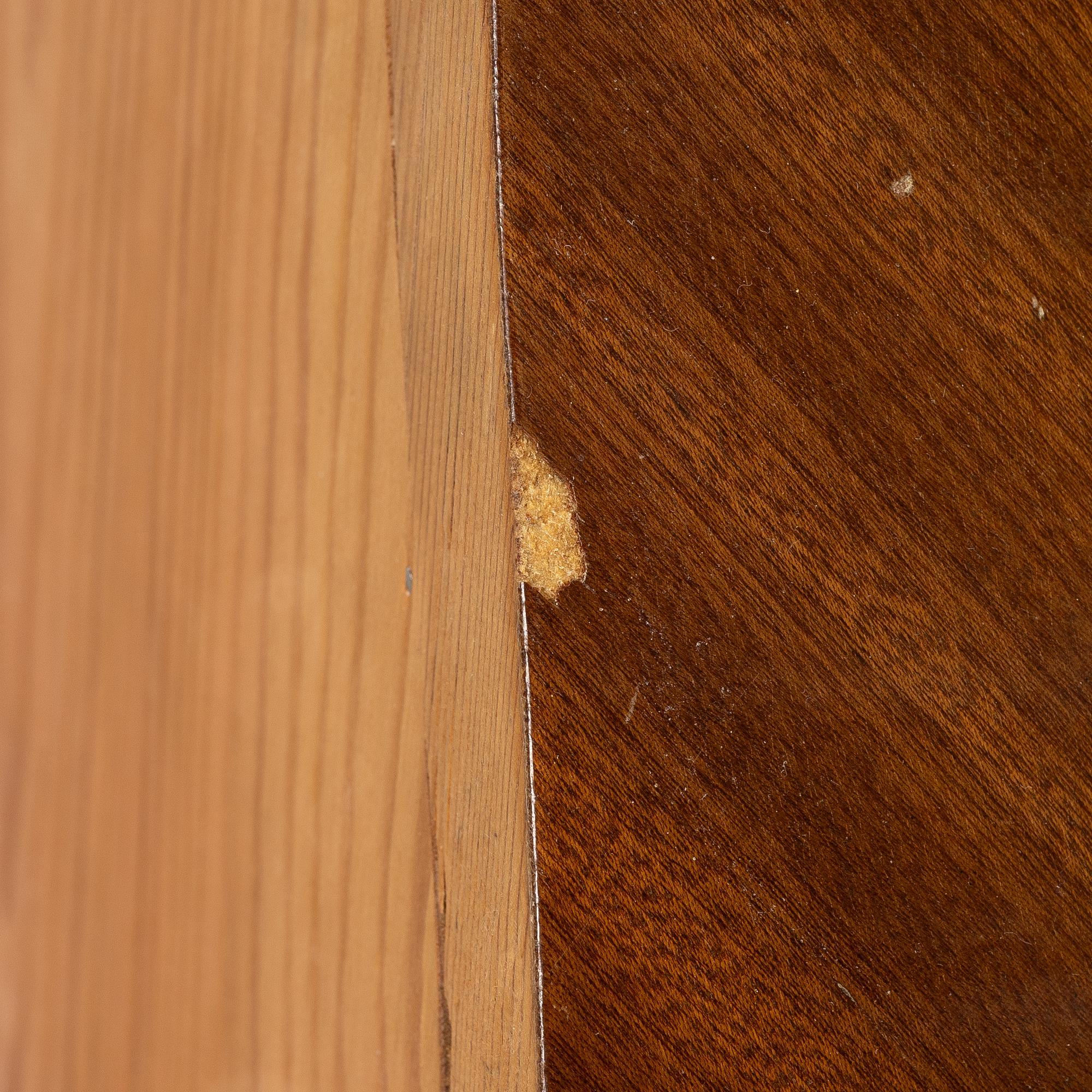 A Rococo style chest of drawers, first half of the 20th Century.