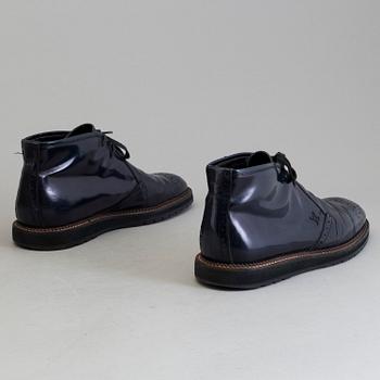 A pair of gents shoes by Louis Vuitton.