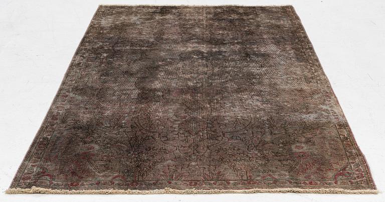 Rug, Tabriz pattern, 253 x 159 cm.