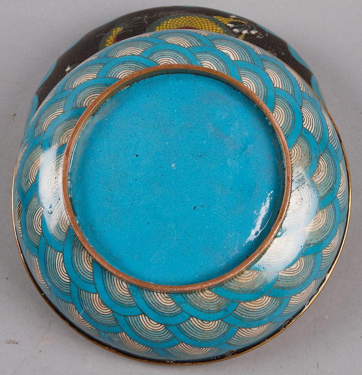 BURK MED LOCK, cloisonné, Kina. 1800/1900-tal.