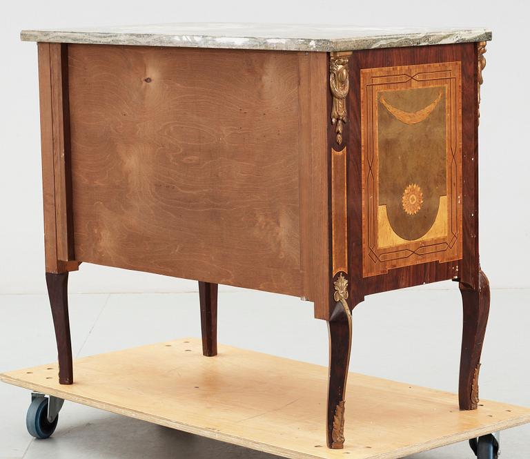 BYRÅ. Gustaviansk stil, 1900-talets andra hälft.