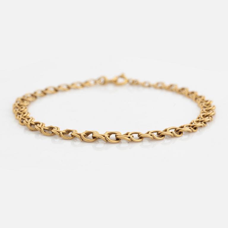 18K gold bracelet.