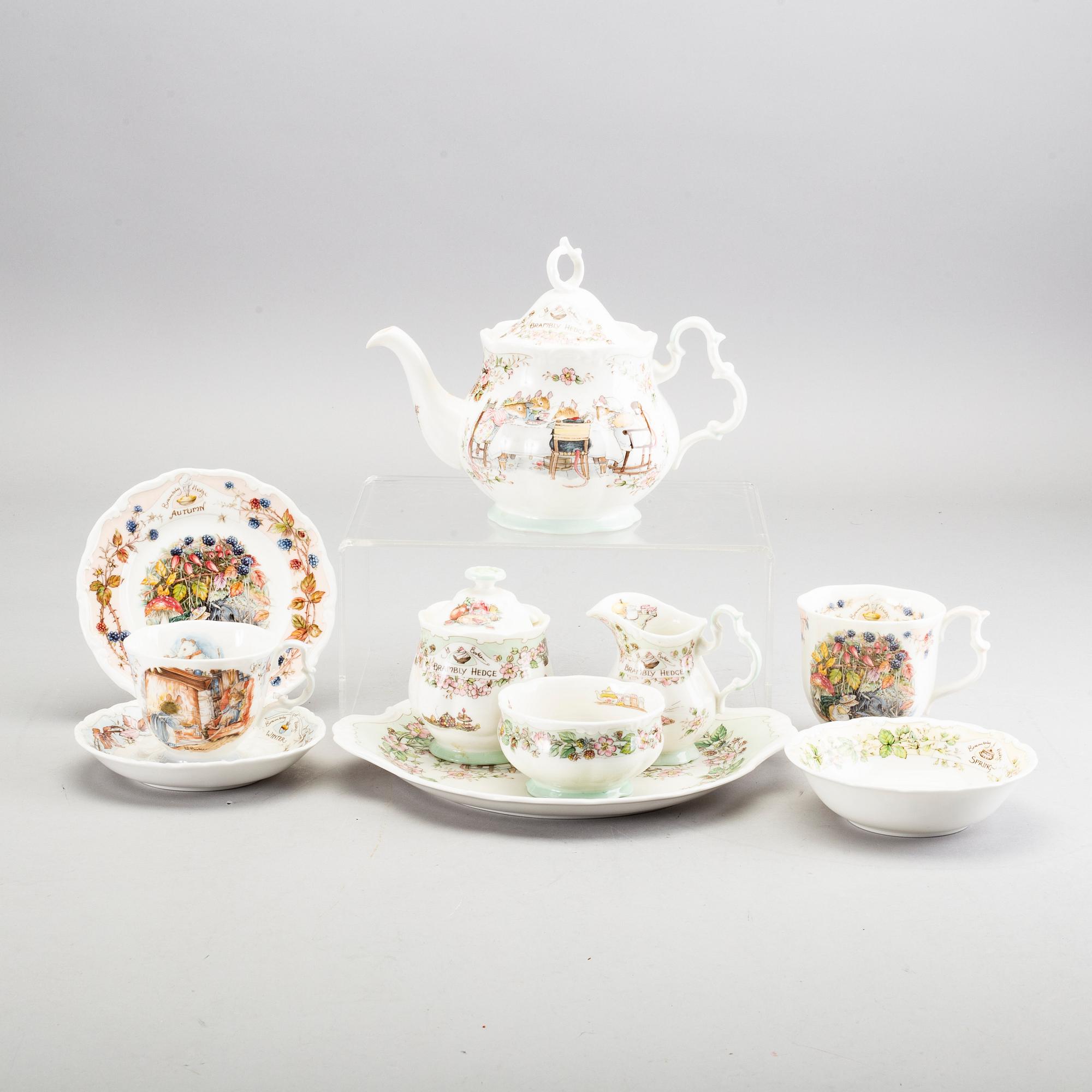 ROYAL DOULTON, porslin, 18 delar,  te- och kaffeservis,  Brambly Hedge, England, 1980-tal.