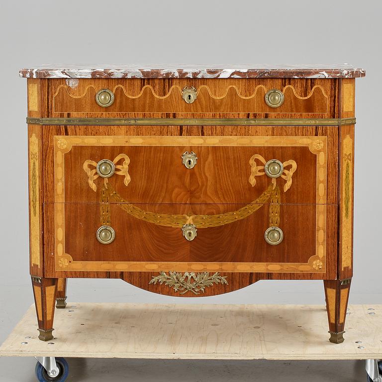 BYRÅ, gustaviansk stil, 1900-talets andra hälft.