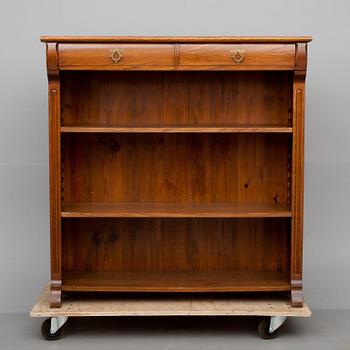 BOKHYLLOR, 2 st, jugend 1900-talets början.