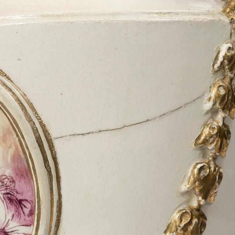 A flintware jar from Marieberg, Steen's period (1769-1788).
