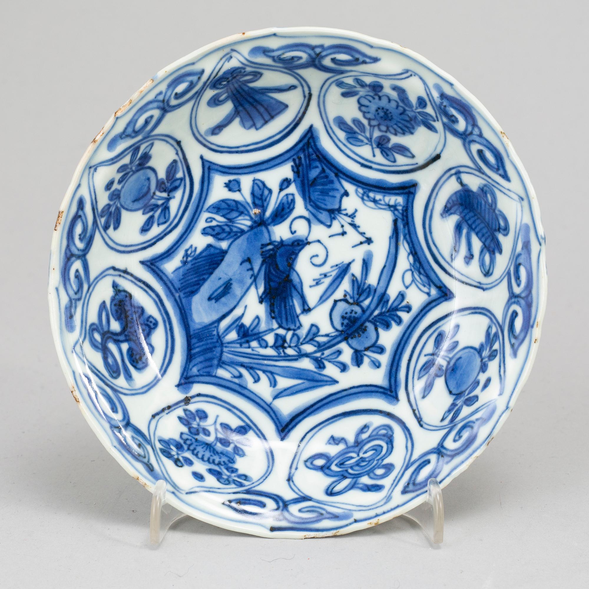 A blue and white kraak dish, Ming dynasty, Wanli (1572-1623).