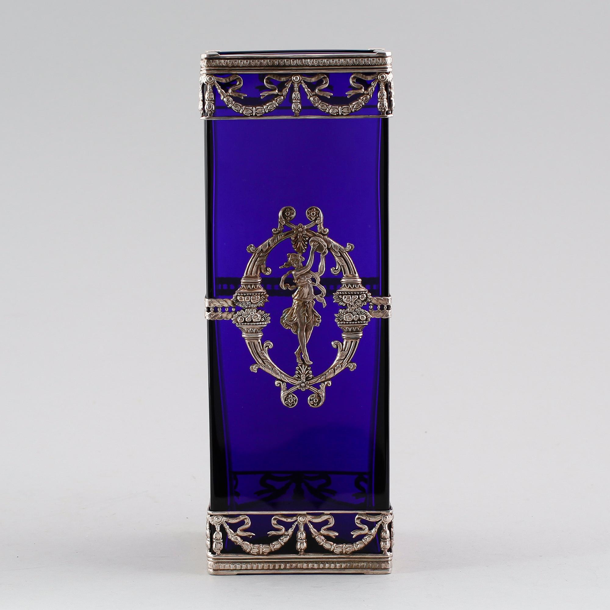VAS, blått glas, omkring år 1900.