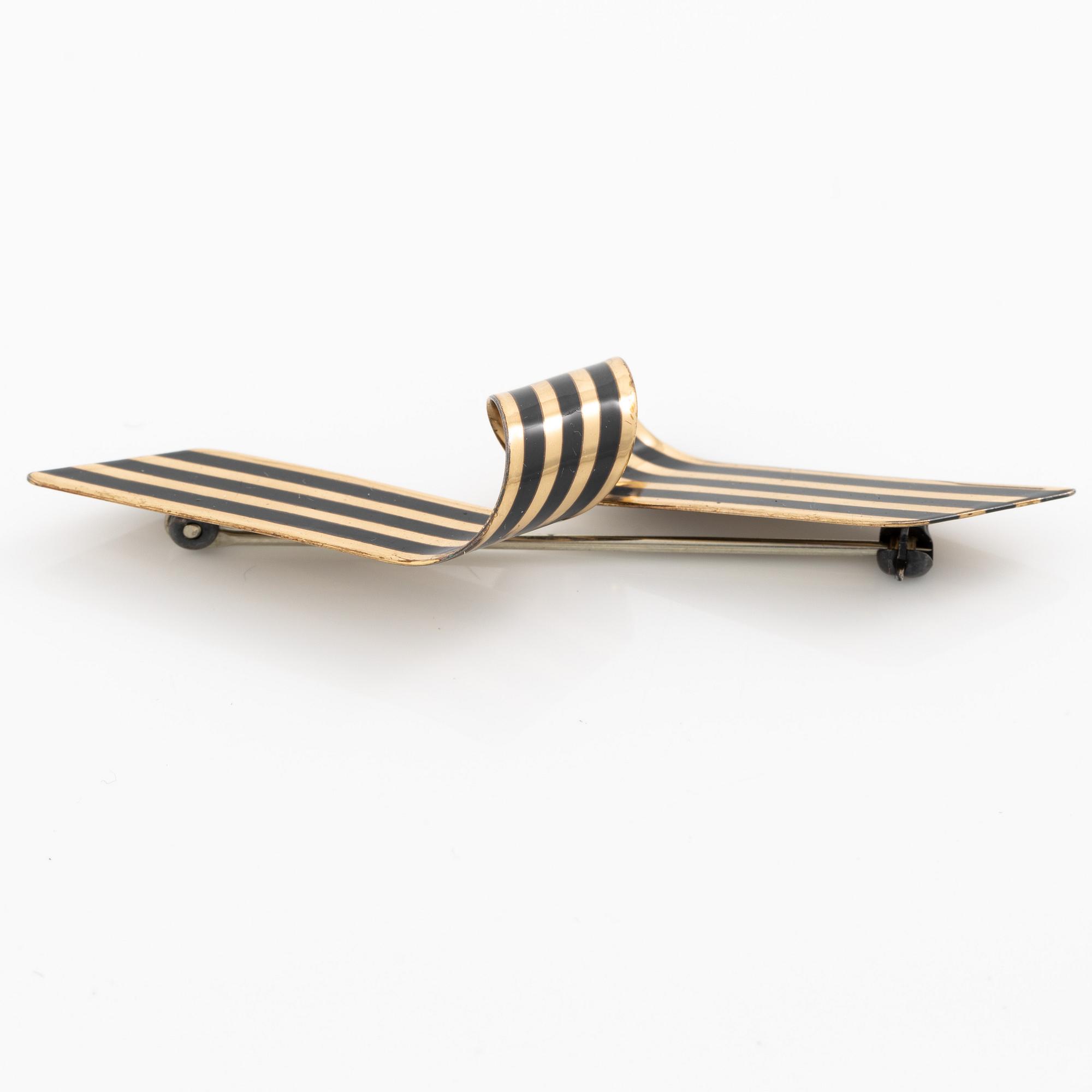 Brooch and a pair of earrings 14K gold and silver, Morelli.