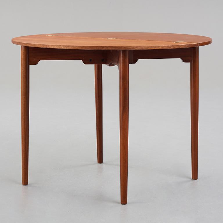 HANS J WEGNER, a model "2081" table for Fritz Hansen, Denmark 1969.