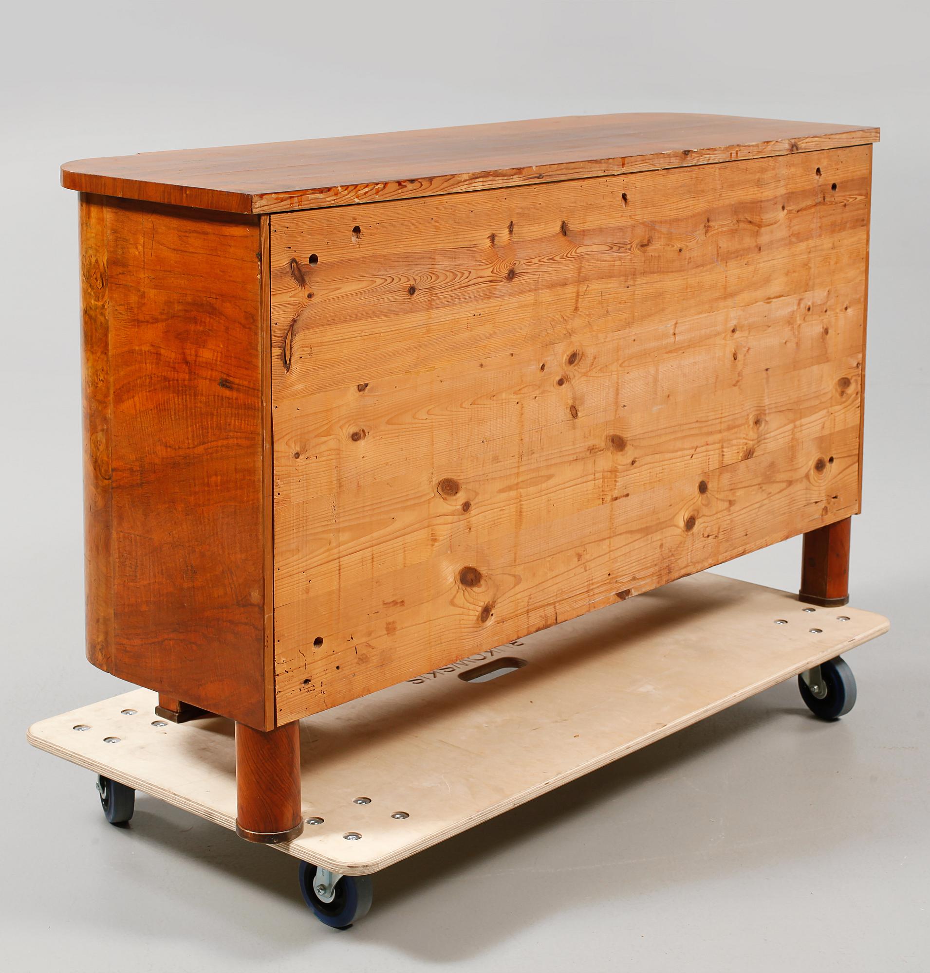 SIDEBOARD, 1900-talets andra kvartal.