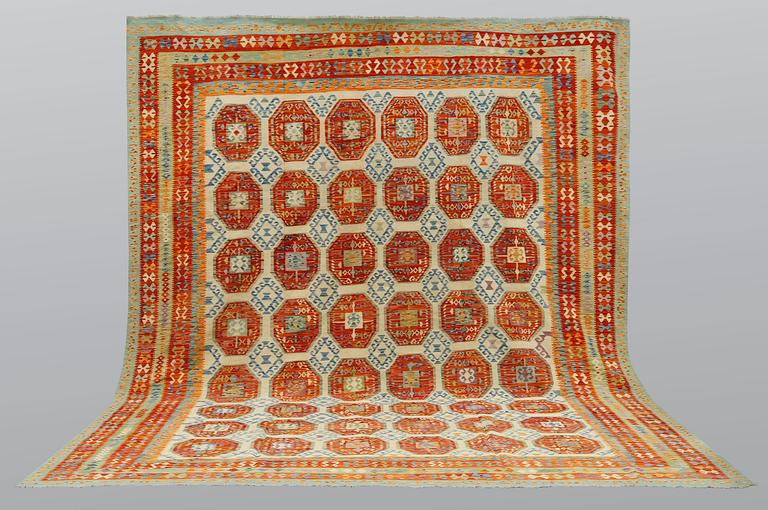 Matta, Kelim, ca 481 x 404 cm.