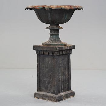 A garden urn, circa 1900.