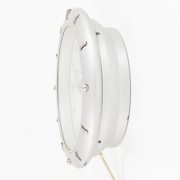 Butik/väggur, märkt "Tag Heuer", ca 35 cm.