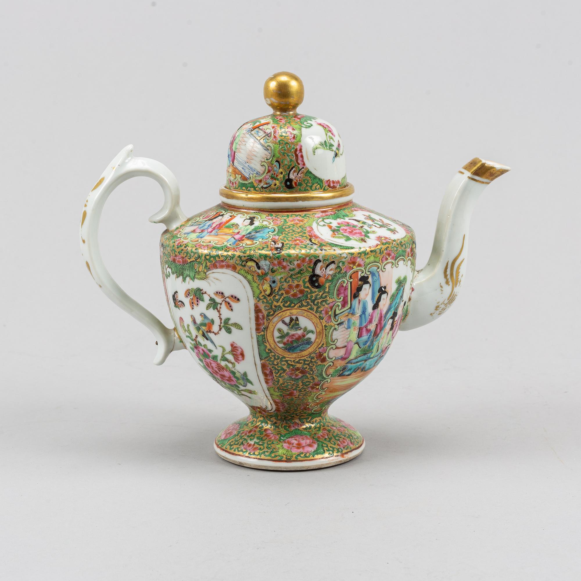 A famille rose Canton teapot with cover, Qing dynasty, late 19th century.