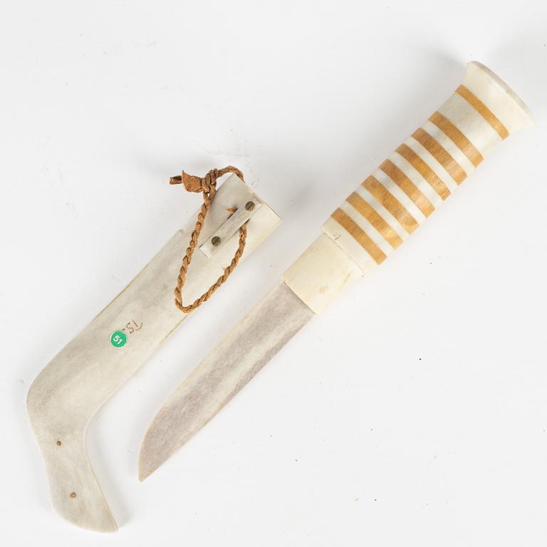 A reindeer horn knife, with horn blade, by Tore Sunna, before 1965, signed.