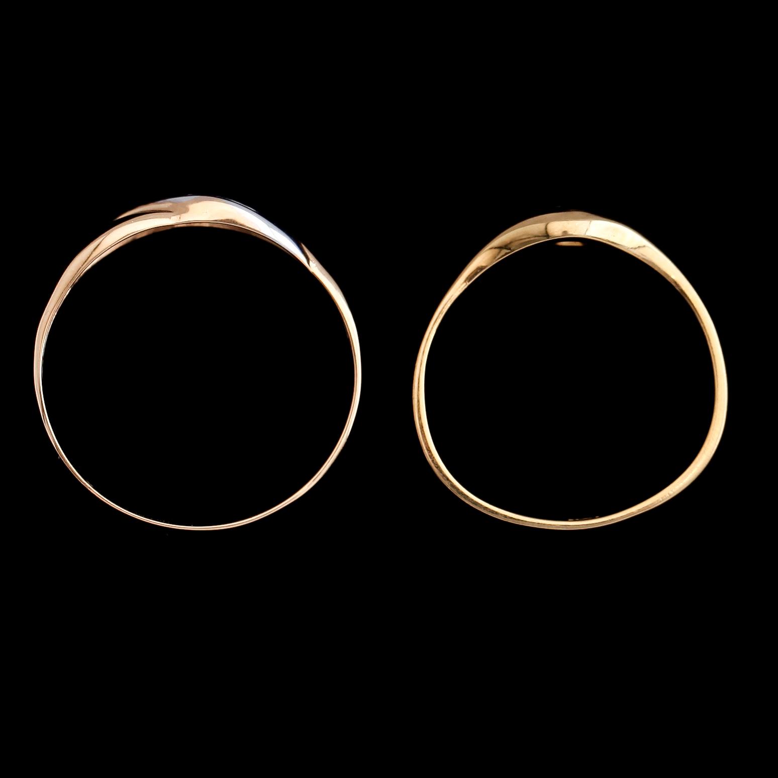 RINGAR, 2 st, 18 k guld med briljantslipade diamanter, 1900-talets andra hälft. Total vikt ca 3 gram.