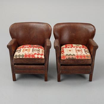 A pair of Artwood leather easy chairs.