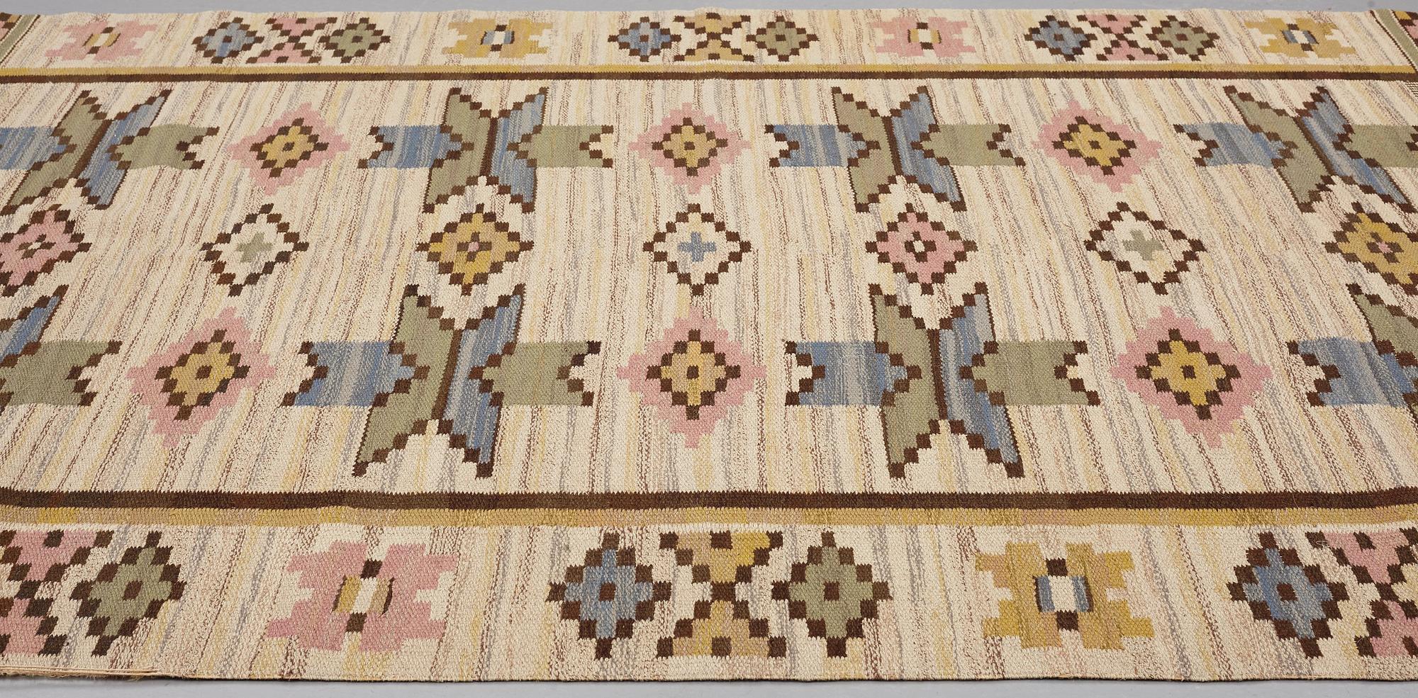 MÄRTA MÅÅS-FJETTERSTRÖM, MATTO, "Vit botten", flat weave, ca 252 x 154 cm, signed MMF.