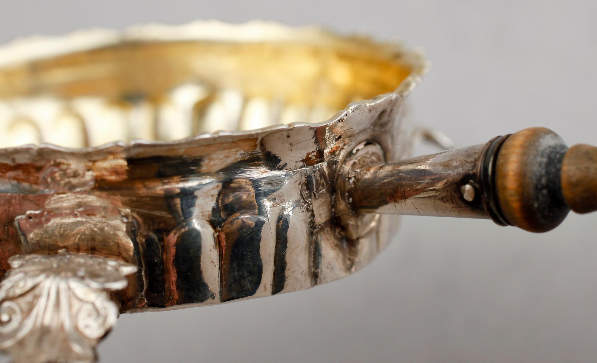 BÄGARE, TESPINDEL och BORSTE, silver. Total vikt 120 g.