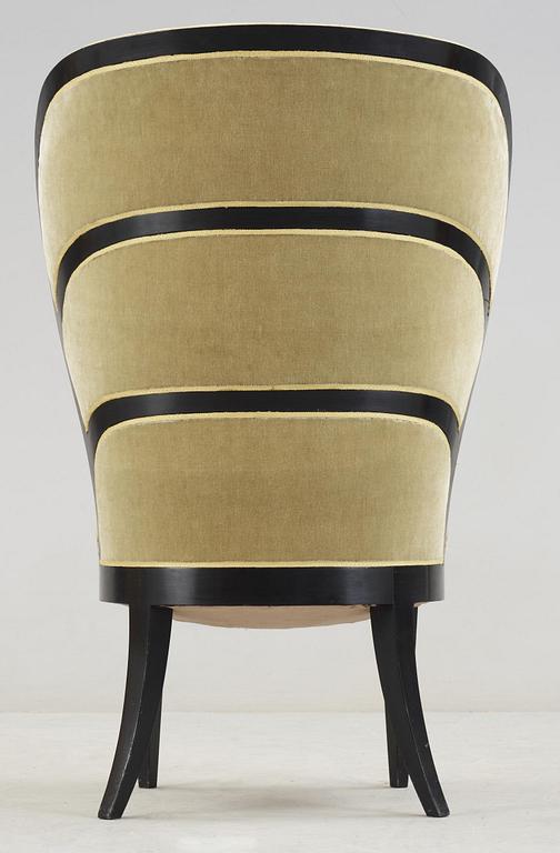 An Uno Åhrén Swedish Grace lady´s armchair, Mobilia, Sweden ca 1925.