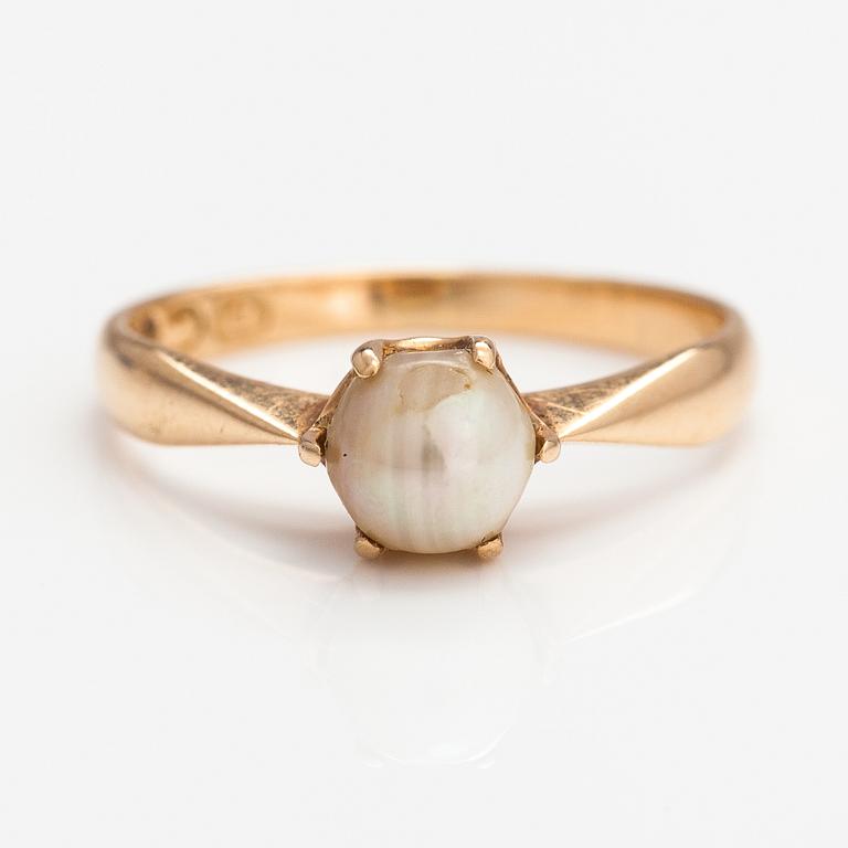 A 14K gold ring with a cultured pearl. Westerback, Helsinki 1964.
