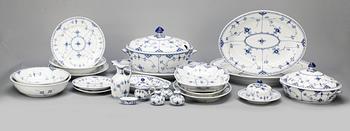 SERVISDELAR, 108 delar. "Musselmalet", Kunglig Dansk.