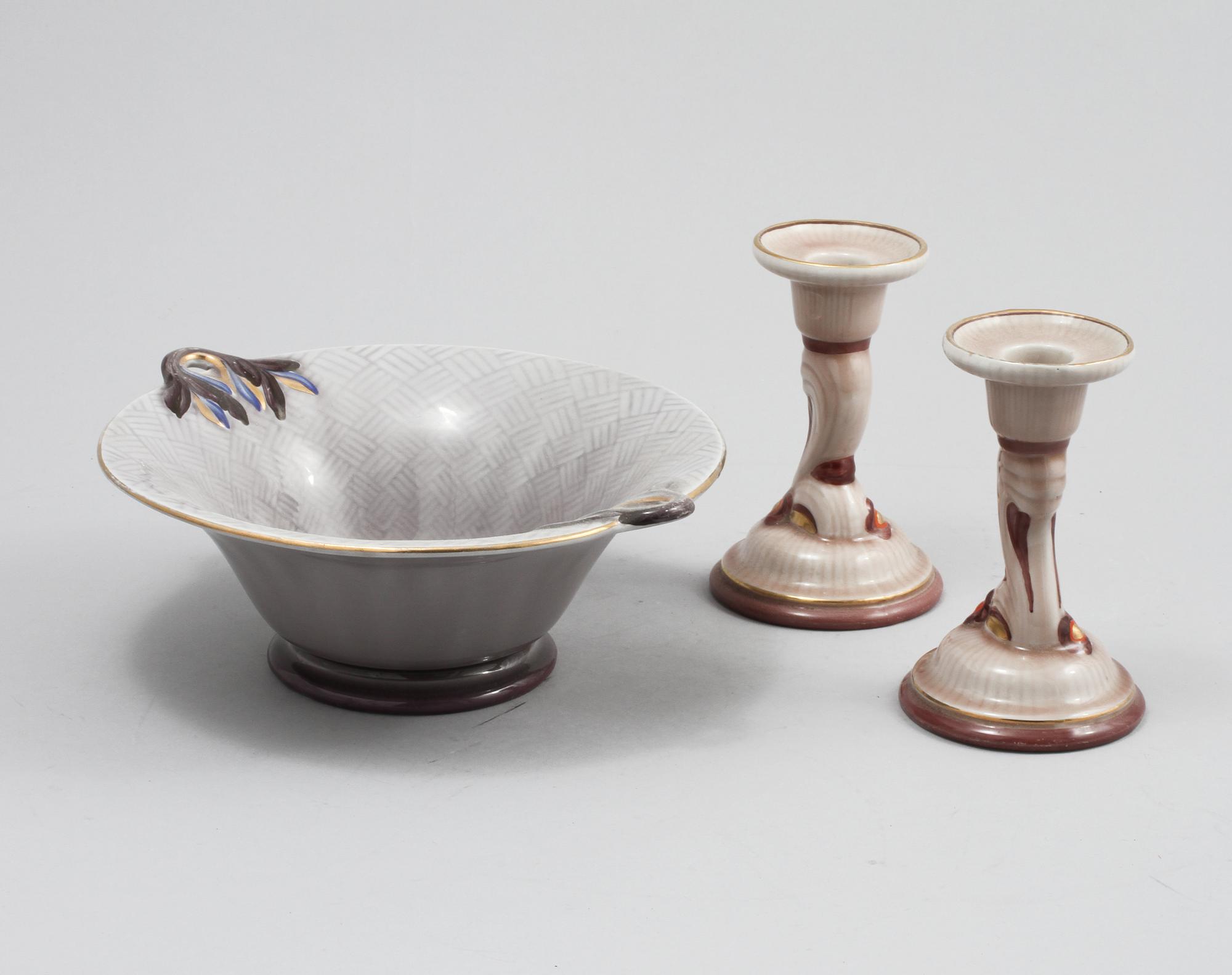 SKÅL SAMT LJUSSTAKAR, ett par, Louise Adelborg, Rörstrand, 1920-tal.
