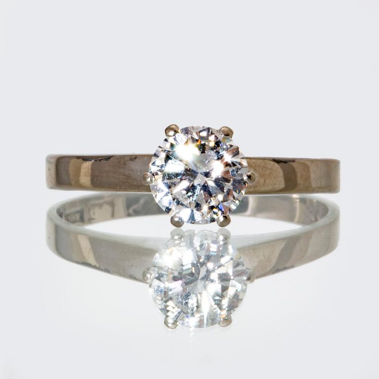 Ring, 18K whitegold, 1 brilliant-cut diamond 1 ct engraved, River VVS appraisal Caroli Juvel 2002.