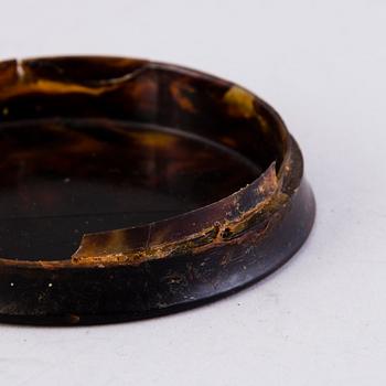 Mélanie De Comolera, DOSA MED MINIATYRMÅLNING.