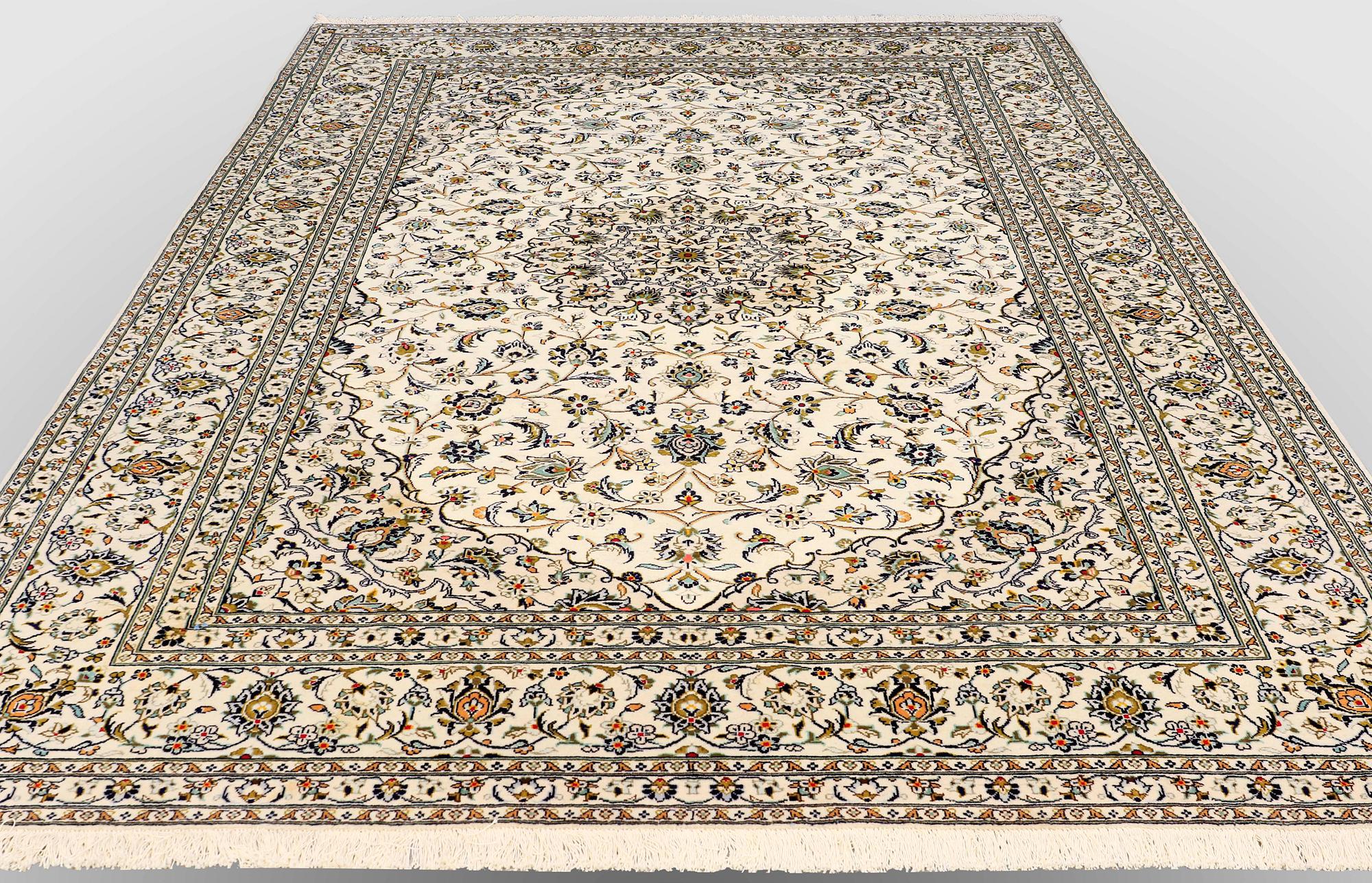 Matta, Keshan, ca 353 x 251 cm.