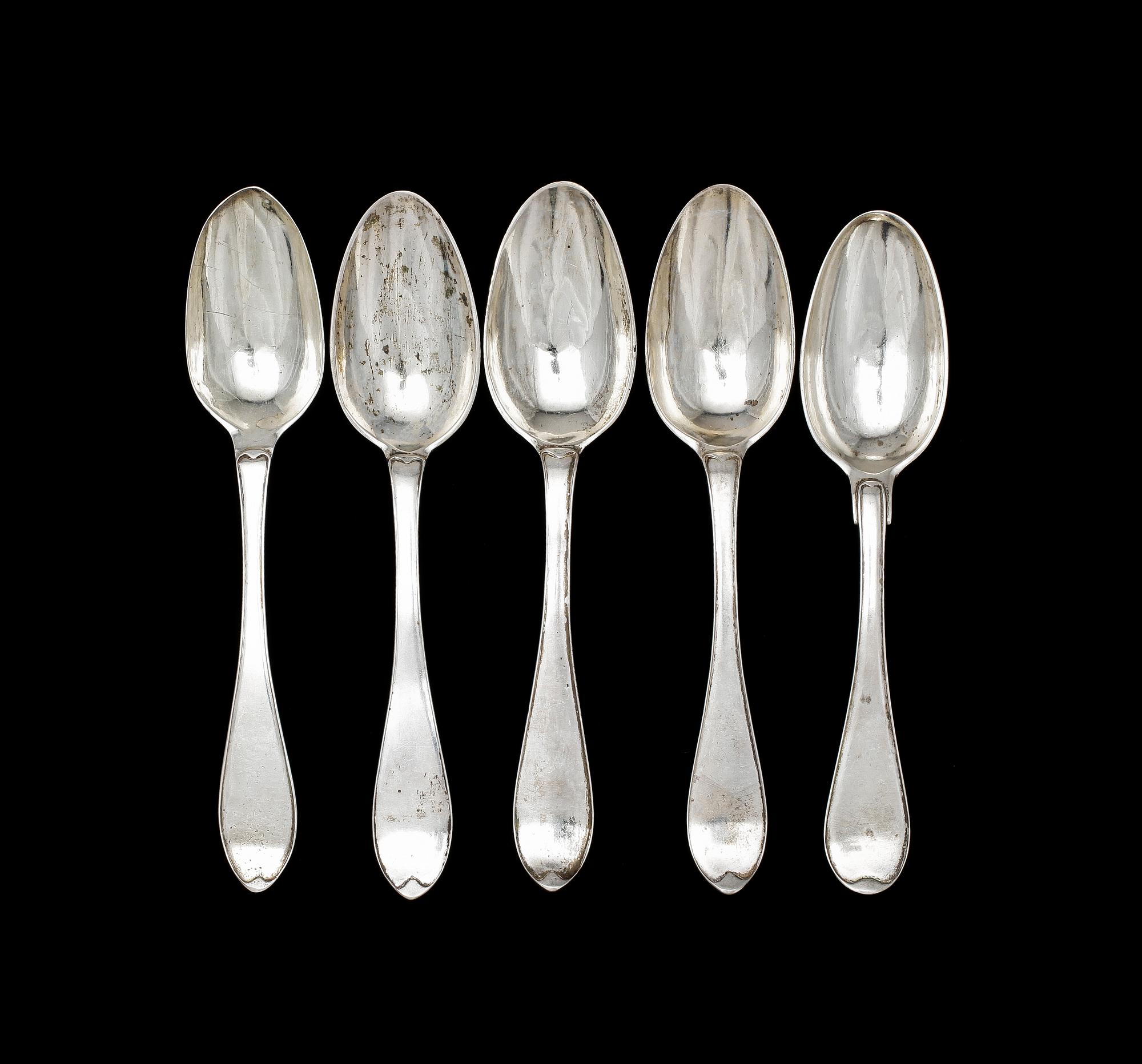 MATSKEDAR, 4+1, silver, "Svensk rund", Johan Jacob Ulfsberg, Nyköping 1800-talets första hälft. Totalvikt ca 340 gram.