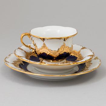 A 26 piece Meissen porcelain coffee service, 20th century.