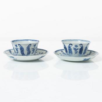 Koppar med fat, 2 stycken samt koppar, 2 stycken. porslin Kina 1700/1800-tal.