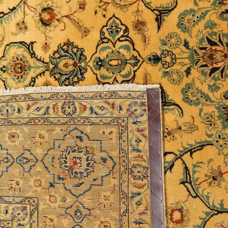 MATTA, kashan. 395x303 cm.