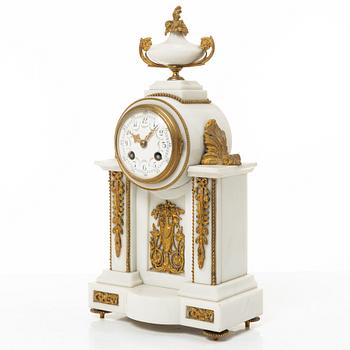 A Louis XVI-style mantle clock, around 1900.