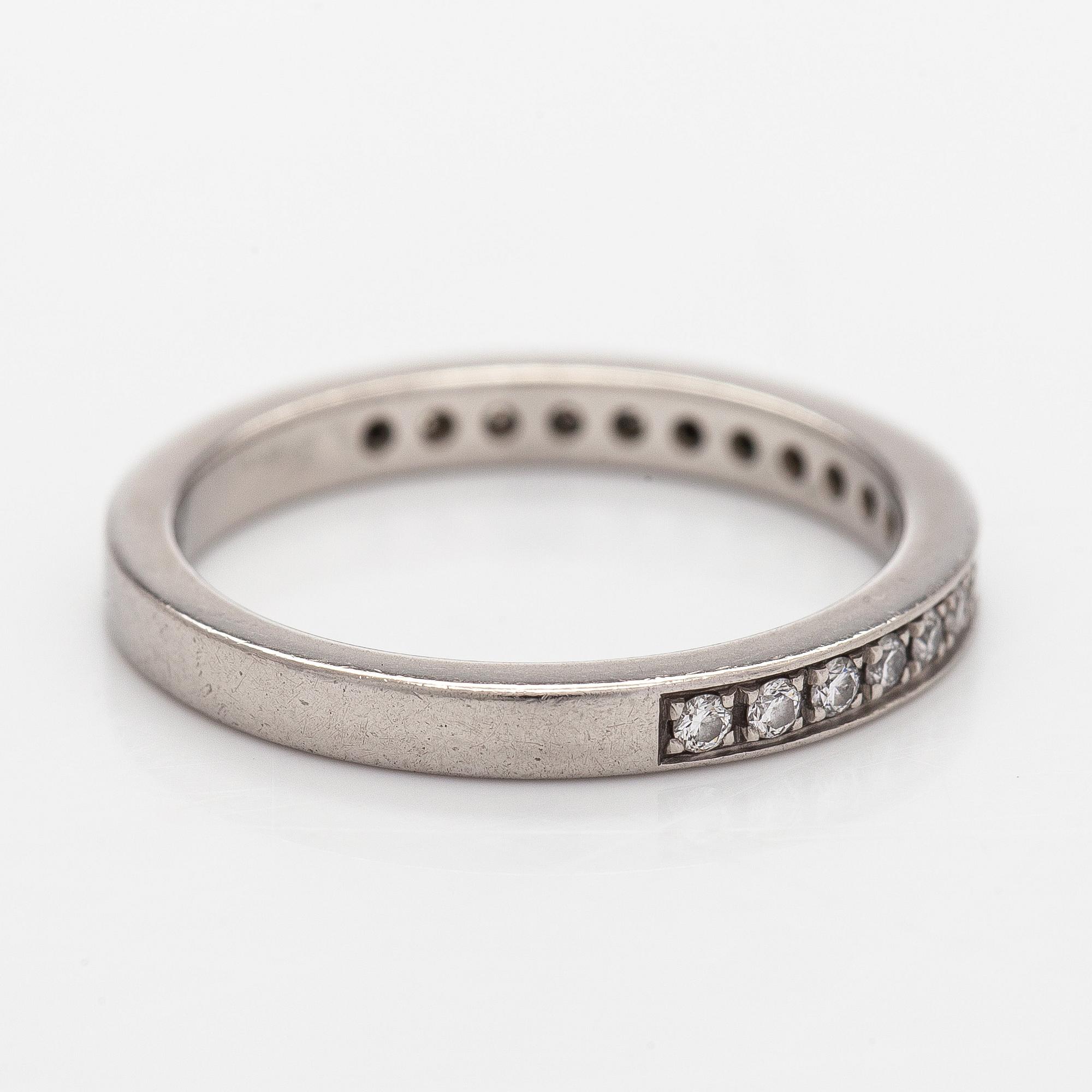 Bulgari, a platinum 'Venezia' ring with brilliant-cut diamonds.